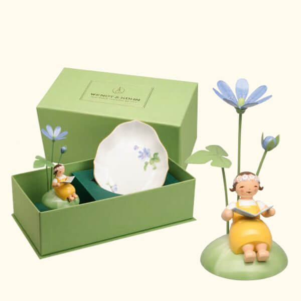 Girl with Liverleaf on a Mound with Meissen Porcelain Dish image 2 Girl with Liverleaf on a Mound with Meissen Porcelain Dish image 2